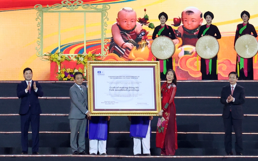 Đón nhận Bằng UNESCO ghi danh Nghề làm tranh dân gian Đông Hồ