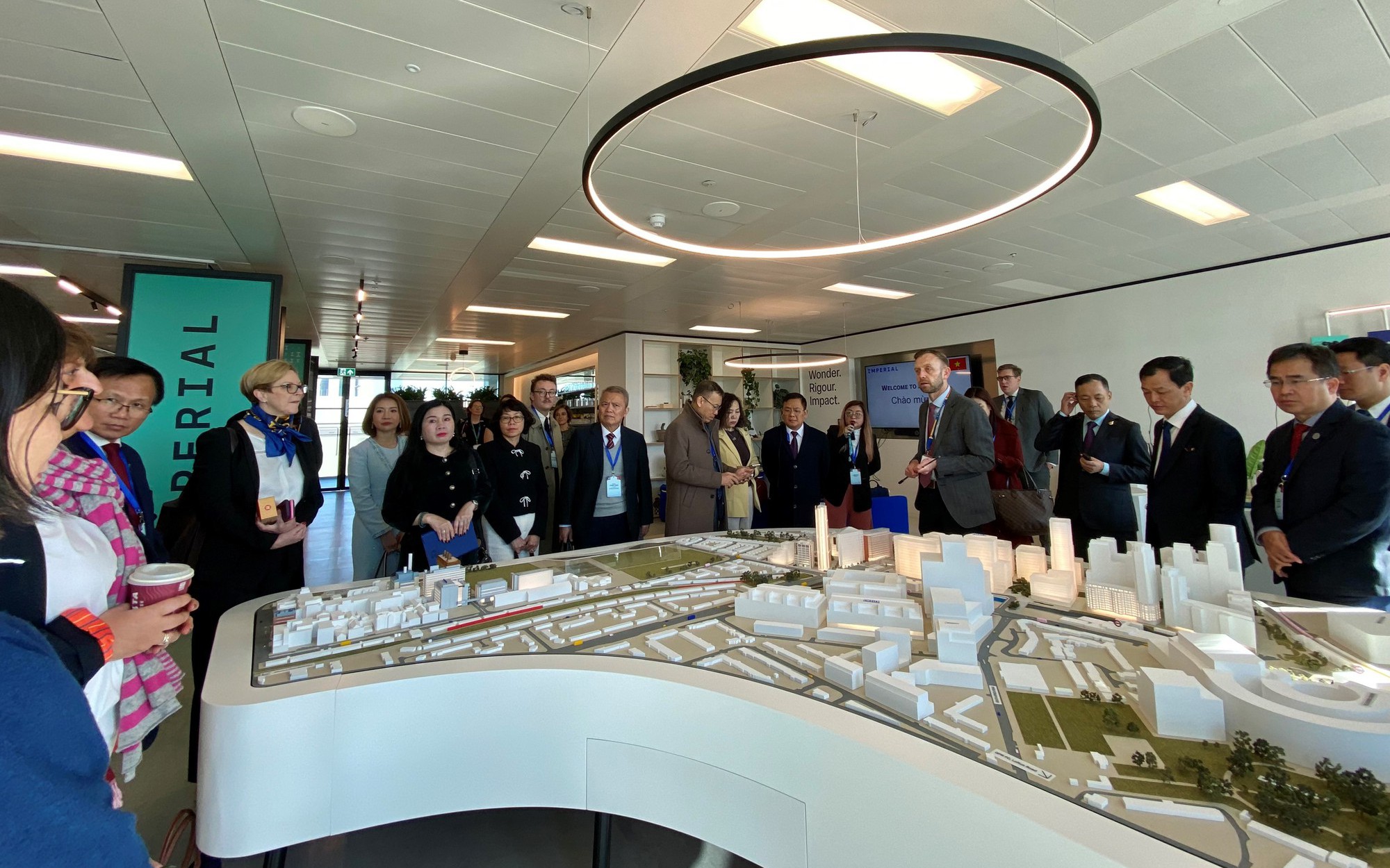 Việt Nam - Anh: Tăng cường hợp tác trong chăm sóc y tế dự phòng