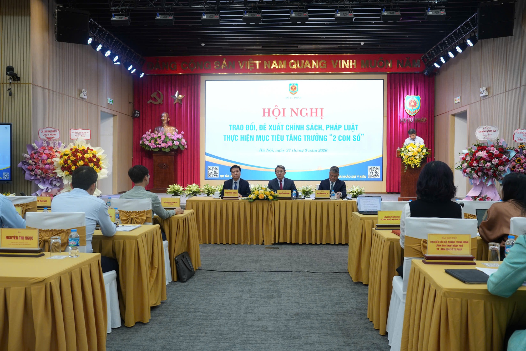 Thể chế phải trở thành nguồn lực thúc đẩy tăng trưởng - Ảnh 1.