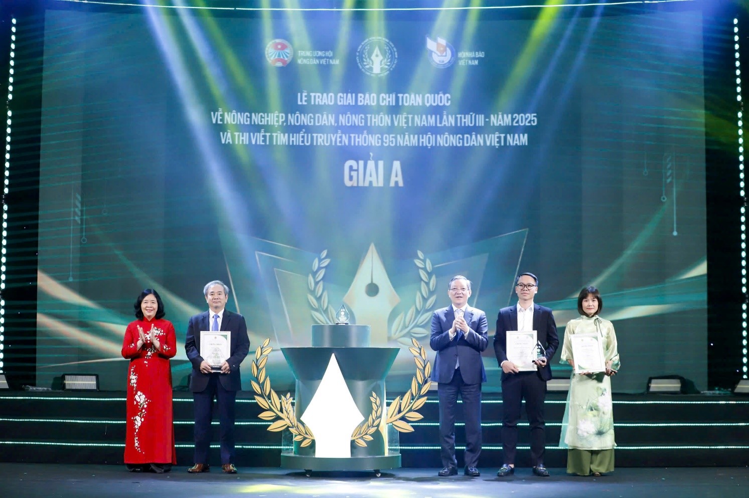 Chính thức khởi động giải báo chí toàn quốc về 'tam nông' lần thứ IV và thi ảnh 'Nông thôn Việt Nam 40 năm đổi mới'- Ảnh 1.