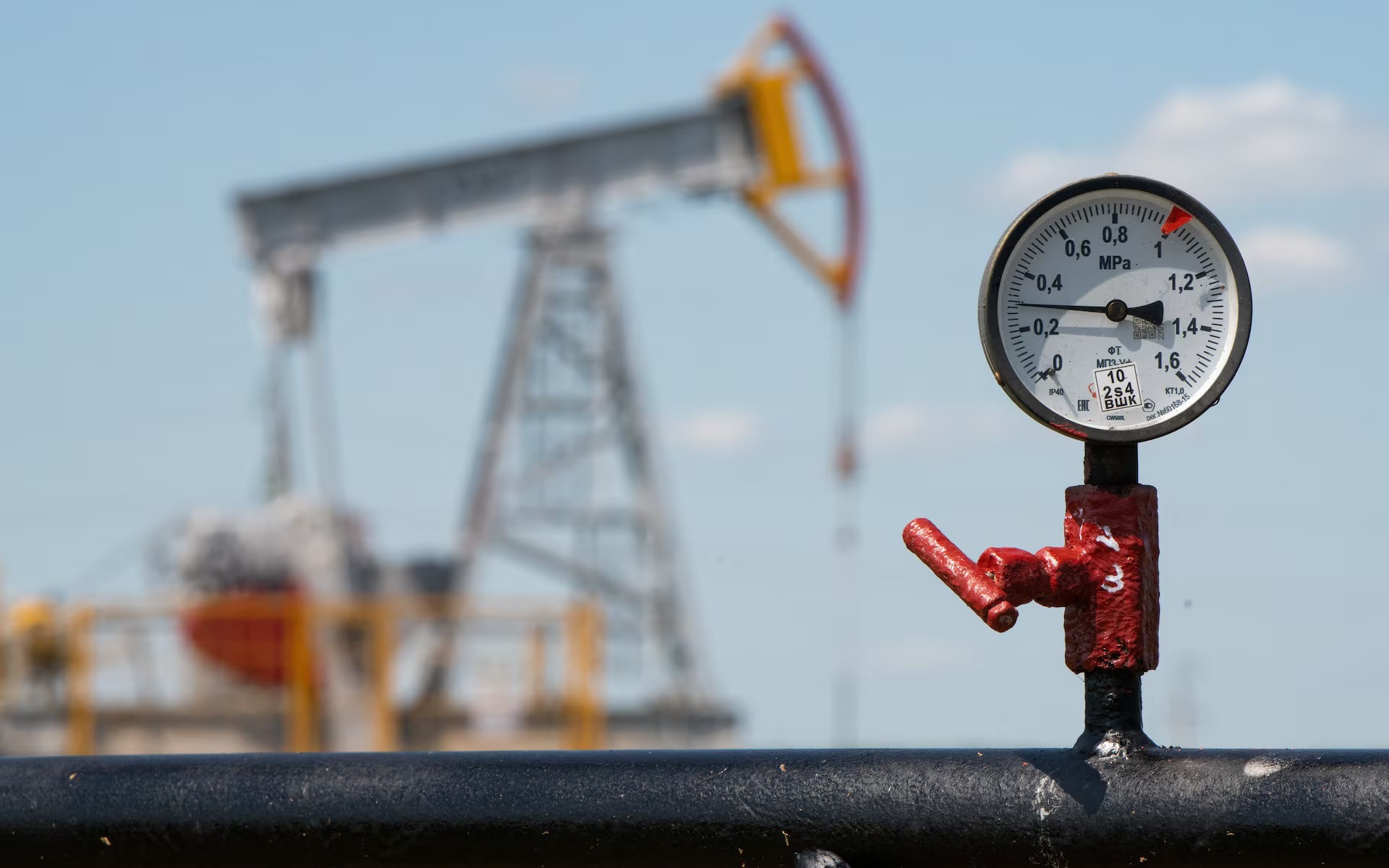 Rủi ro địa chính trị tiếp tục phản ánh vào giá dầu