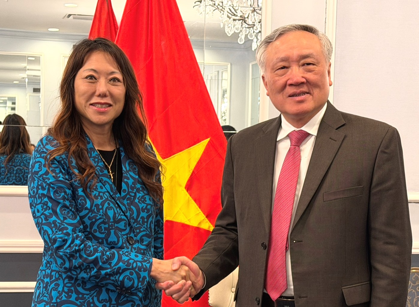 Phó Thủ tướng Thường trực Nguyễn Hòa Bình tiếp Bộ trưởng Tài chính bang California- Ảnh 1. Phó Thủ tướng Thường trực Nguyễn Hòa Bình tiếp Bộ trưởng Tài chính bang California- Ảnh 1.