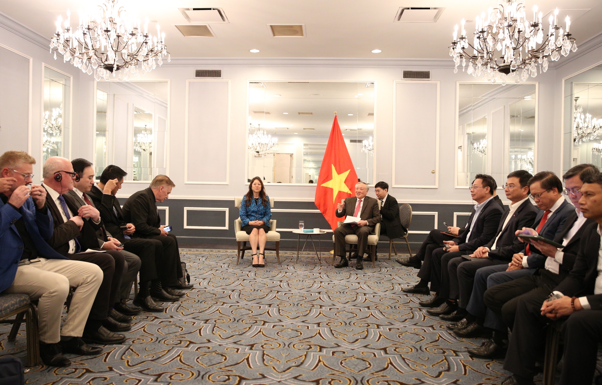 Phó Thủ tướng Thường trực Nguyễn Hòa Bình tiếp Bộ trưởng Tài chính bang California- Ảnh 3. Phó Thủ tướng Thường trực Nguyễn Hòa Bình tiếp Bộ trưởng Tài chính bang California- Ảnh 3.