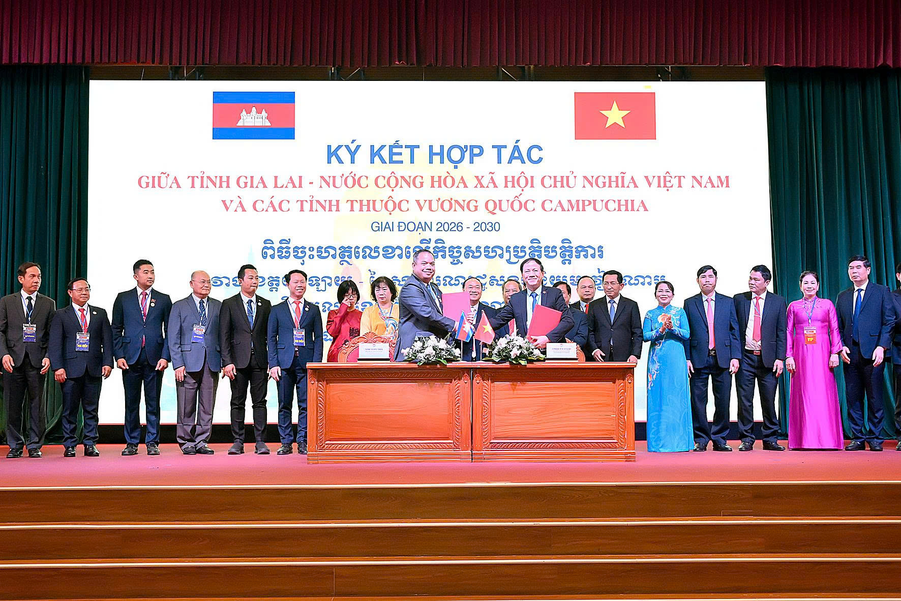 Gia Lai ký kết bản ghi nhớ hợp tác với các tỉnh Đông Bắc Campuchia- Ảnh 2. Gia Lai ký kết bản ghi nhớ hợp tác với các tỉnh Đông Bắc Campuchia- Ảnh 2.