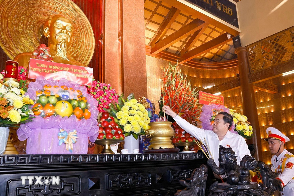 Chủ tịch Quốc hội Trần Thanh Mẫn tri ân các Anh hùng Liệt sĩ, Mẹ Việt Nam anh hùng tại TPHCM- Ảnh 2.