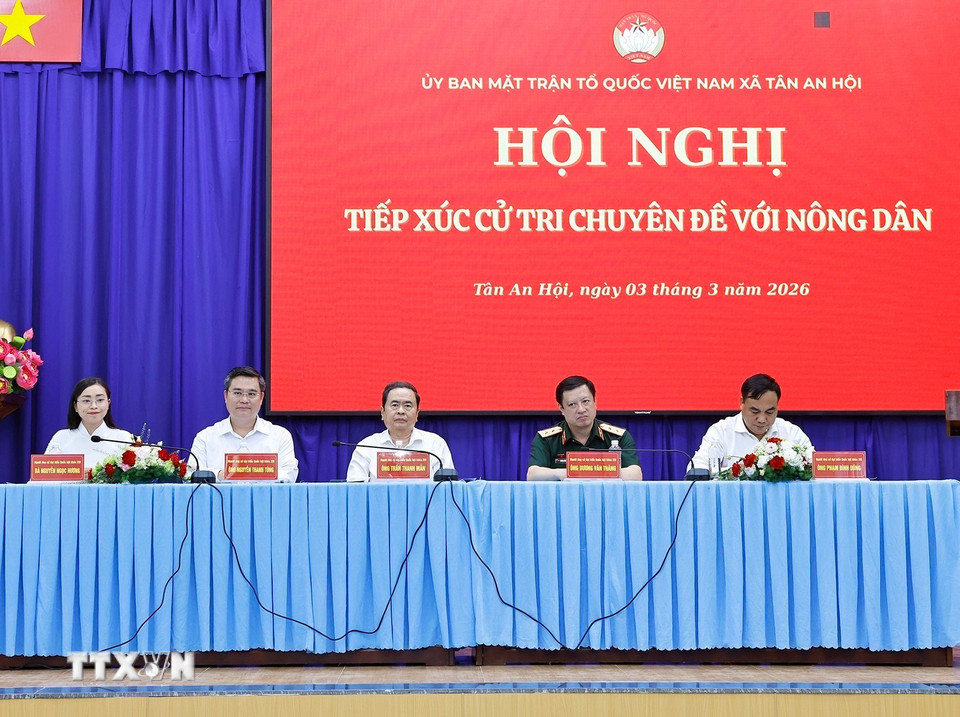 Chủ tịch Quốc hội Trần Thanh Mẫn dự Hội nghị tiếp xúc giữa cử tri với người ứng cử đại biểu Quốc hội khóa XVI- Ảnh 6. Chủ tịch Quốc hội Trần Thanh Mẫn dự Hội nghị tiếp xúc giữa cử tri với người ứng cử đại biểu Quốc hội khóa XVI- Ảnh 6.