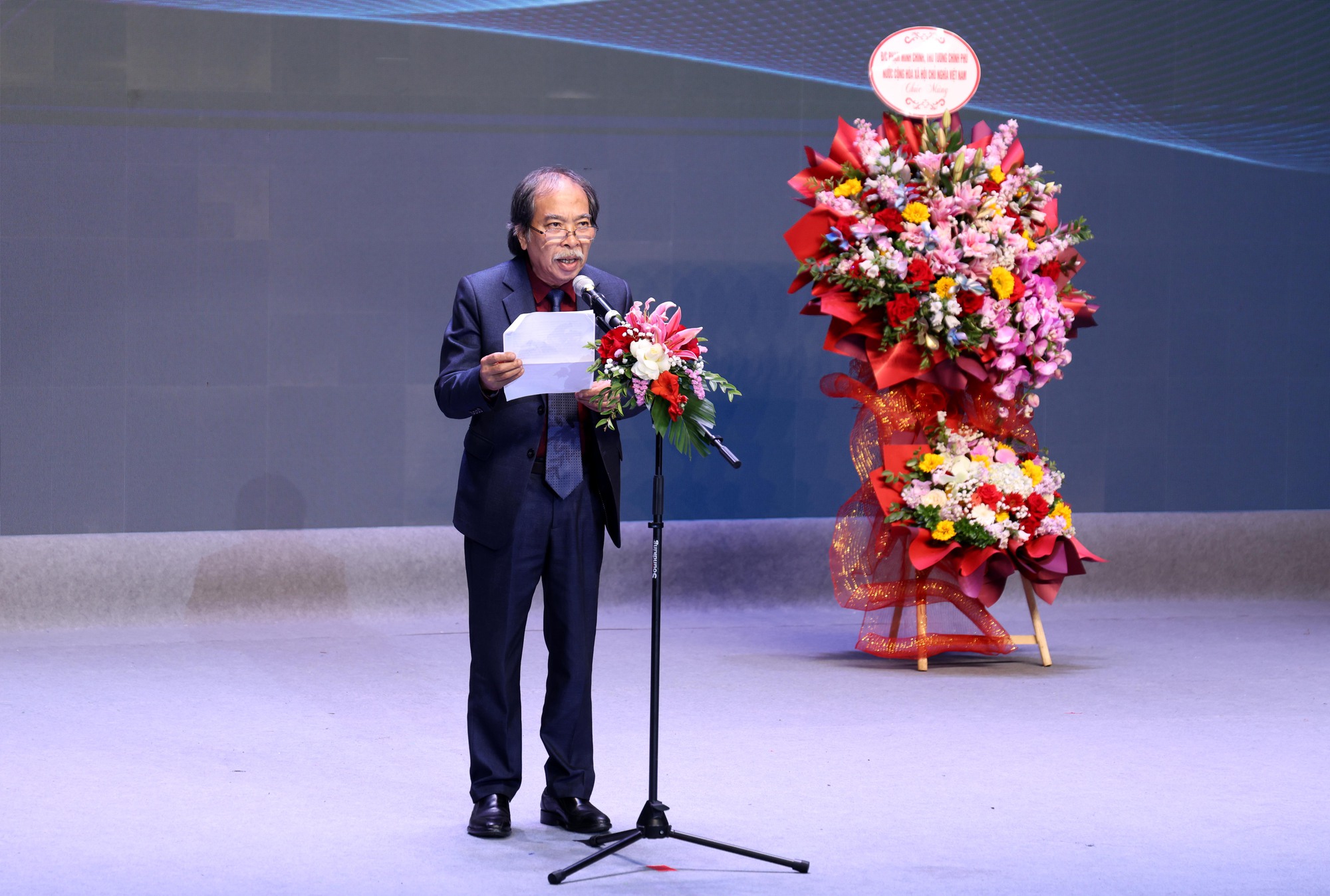 Phó Thủ tướng Lê Thành Long gióng trống mở màn Đêm thơ Nguyên tiêu 'Trước biển lớn'- Ảnh 3.