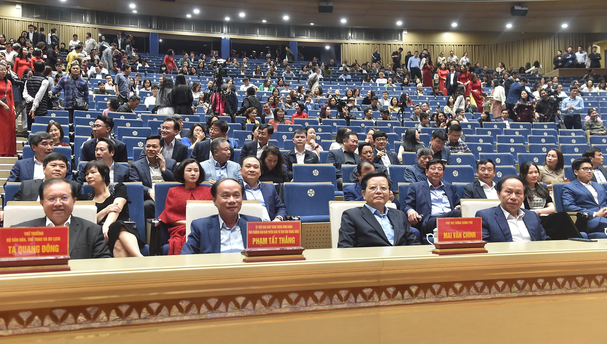 Khai trương Nhà hát Hoa Phượng và chương trình nghệ thuật đặc biệt 'New Year Concert 2026'- Ảnh 1.