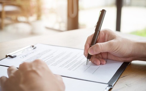 Phó Giám đốc sở có được ký thay Giám đốc nhiệm vụ UBND tỉnh ủy quyền?