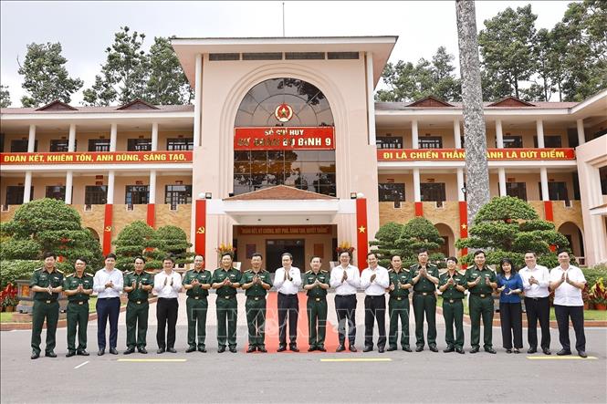 Chủ tịch Quốc hội Trần Thanh Mẫn thăm, làm việc với Sư đoàn 9- Ảnh 4.