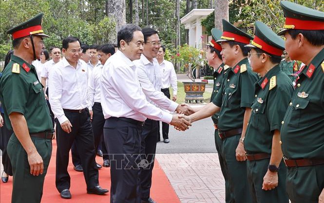 Chủ tịch Quốc hội Trần Thanh Mẫn thăm, làm việc với Sư đoàn 9