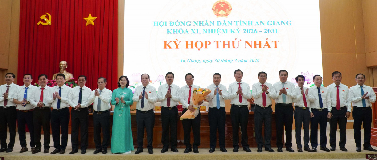 An Giang: Chủ tịch HĐND và Chủ tịch UBND tỉnh tái đắc cử- Ảnh 2. An Giang: Chủ tịch HĐND và Chủ tịch UBND tỉnh tái đắc cử- Ảnh 2.