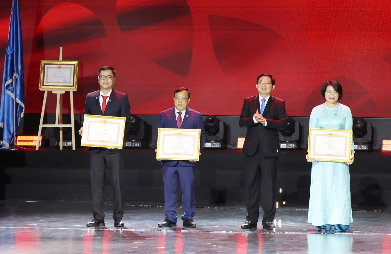 Phó Thủ tướng Hồ Quốc Dũng dự kỷ niệm 50 năm truyền thống Đại học Luật TPHCM- Ảnh 5. Phó Thủ tướng Hồ Quốc Dũng dự kỷ niệm 50 năm truyền thống Đại học Luật TPHCM- Ảnh 5.