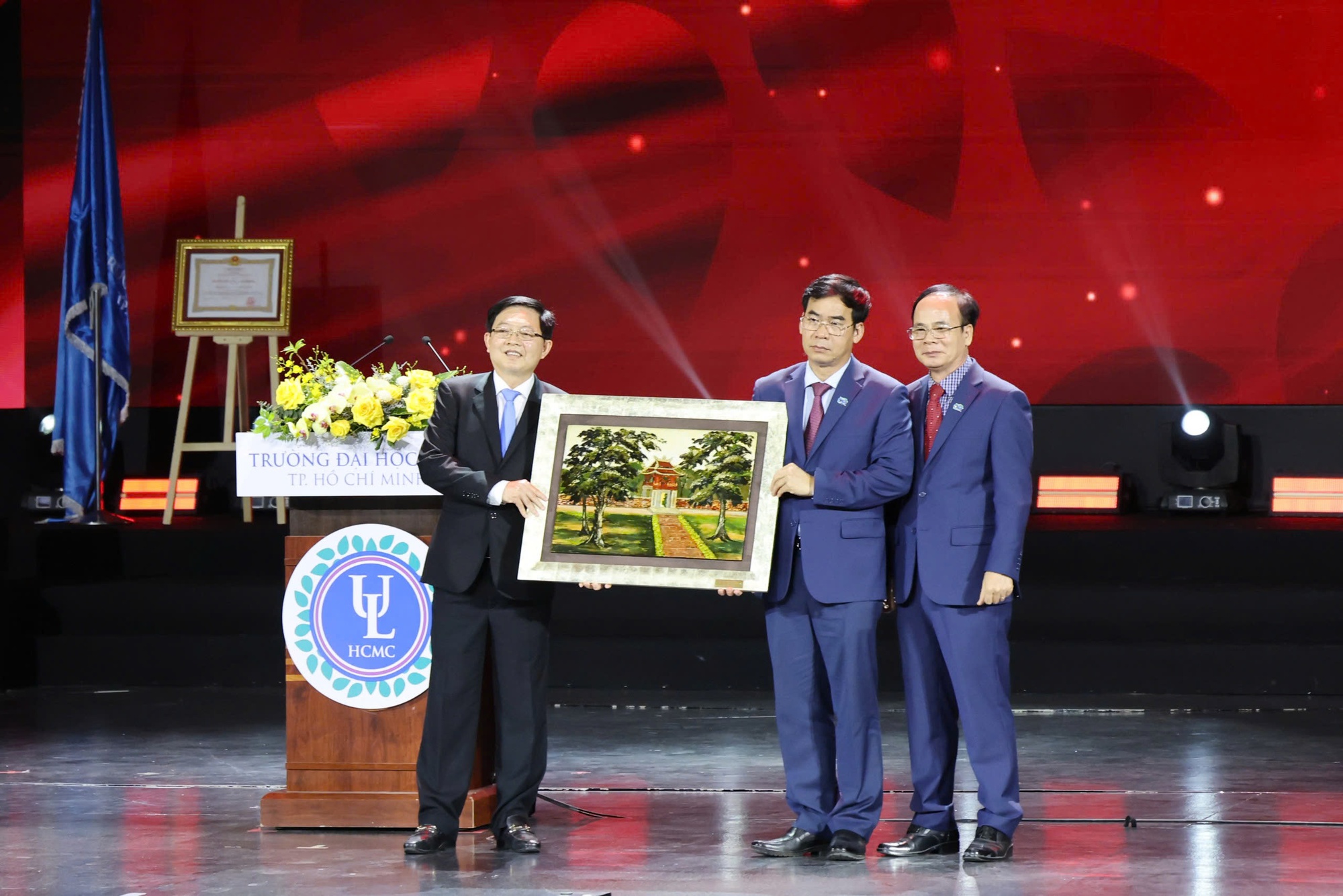 Phó Thủ tướng Hồ Quốc Dũng dự kỷ niệm 50 năm truyền thống Đại học Luật TPHCM- Ảnh 6. Phó Thủ tướng Hồ Quốc Dũng dự kỷ niệm 50 năm truyền thống Đại học Luật TPHCM- Ảnh 6.