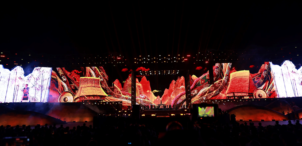 Khi văn hóa truyền thống được kể lại bằng ngôn ngữ sân khấu hiện đại- Ảnh 2. Khi văn hóa truyền thống được kể lại bằng ngôn ngữ sân khấu hiện đại- Ảnh 2.