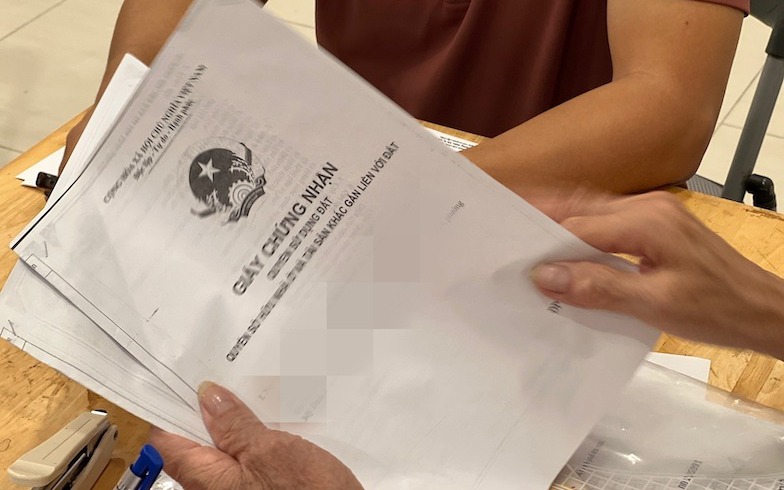 Có bắt buộc trích lục tàng thư khi đổi sổ đỏ cho hộ gia đình?