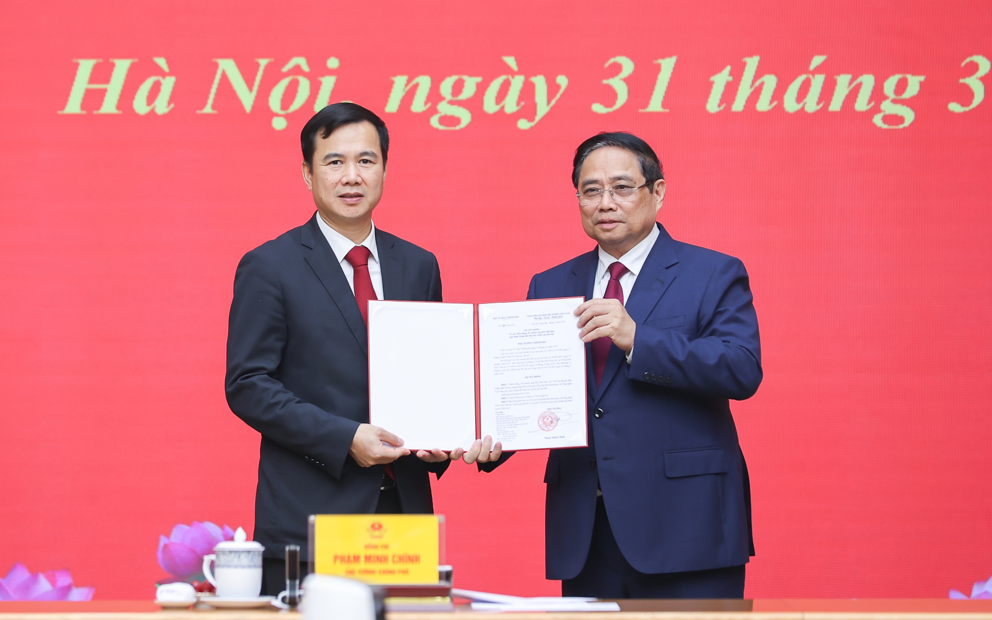 Thủ tướng trao quyết định bổ nhiệm Giám đốc Đại học Quốc gia Hà Nội