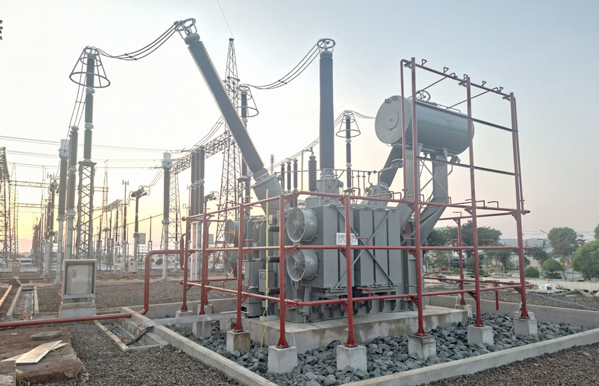 Đóng điện thành công kháng bù ngang tại TBA 500
kV Pleiku- Ảnh 1. Đóng điện thành công kháng bù ngang tại TBA 500
kV Pleiku- Ảnh 1.