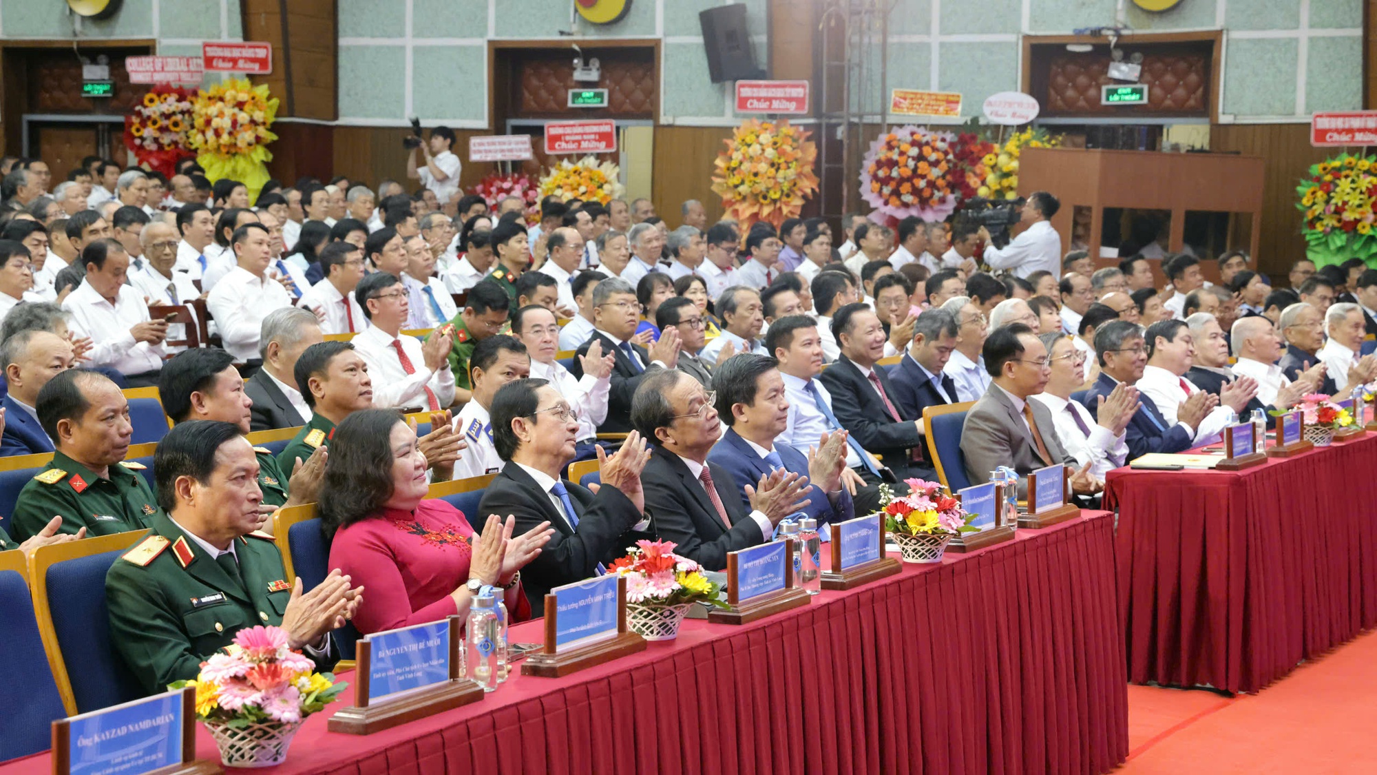 Đại học Cần Thơ: 60 năm kiến tạo tri thức, dẫn dắt phát triển ĐBSCL- Ảnh 1. Đại học Cần Thơ: 60 năm kiến tạo tri thức, dẫn dắt phát triển ĐBSCL- Ảnh 1.