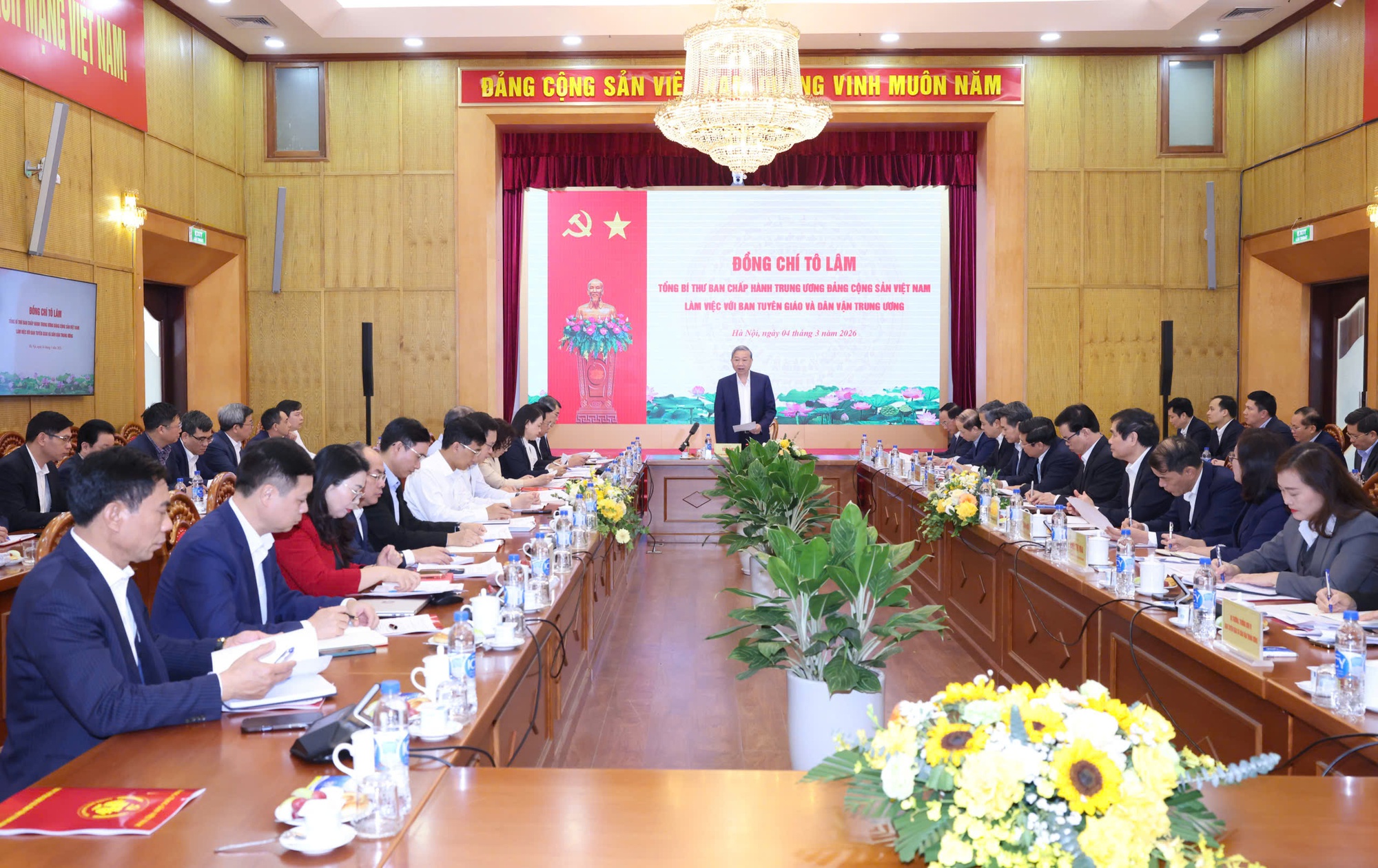 Tổng Bí thư: Công tác chính trị, tư tưởng phải thực sự đi trước, mở đường- Ảnh 2. Tổng Bí thư: Công tác chính trị, tư tưởng phải thực sự đi trước, mở đường- Ảnh 2.