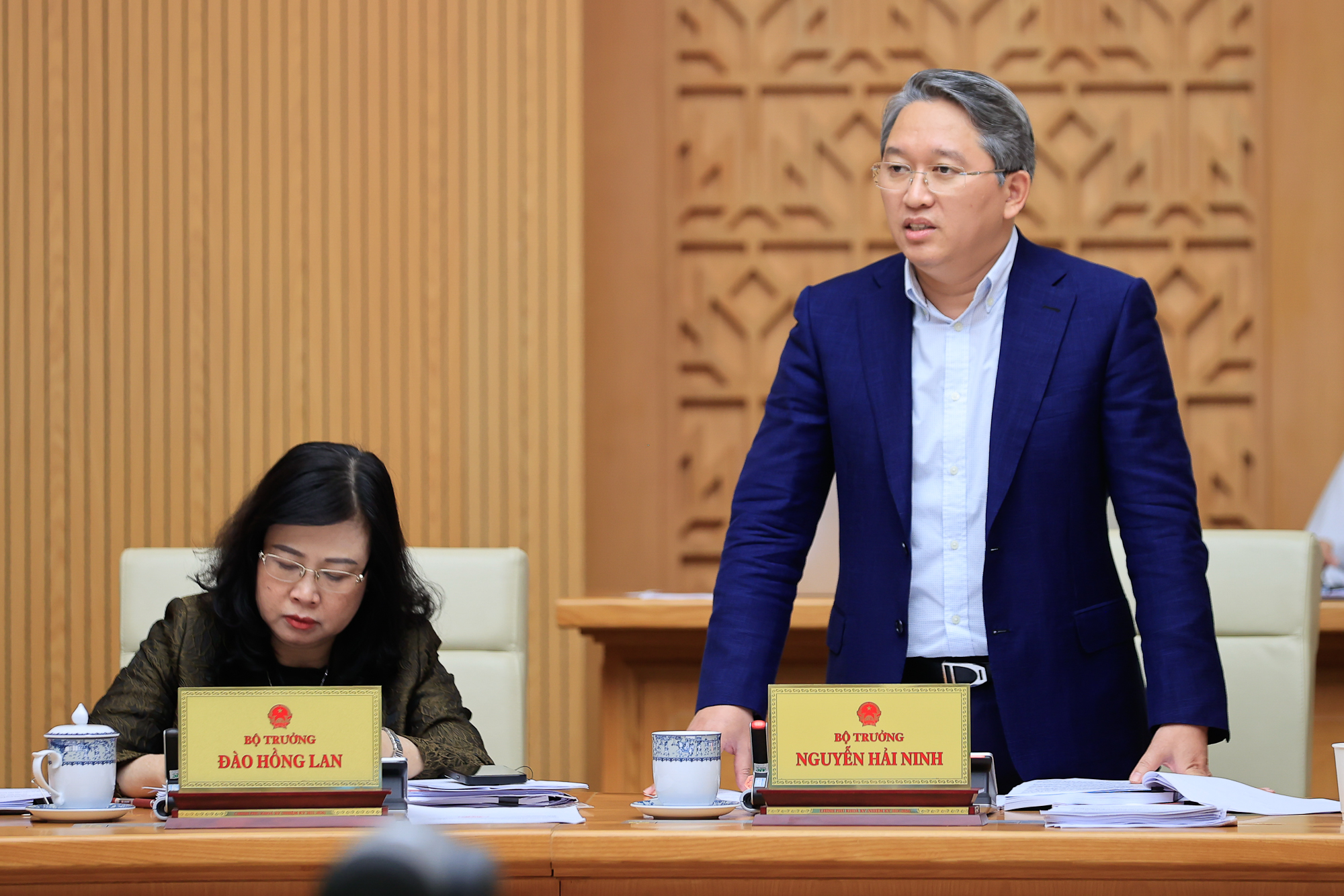 Thủ tướng: Xây dựng các kịch bản điều hành phù hợp tình hình mới, kiên định mục tiêu tăng trưởng từ 10% trở lên- Ảnh 11. Thủ tướng: Xây dựng các kịch bản điều hành phù hợp tình hình mới, kiên định mục tiêu tăng trưởng từ 10% trở lên- Ảnh 11.