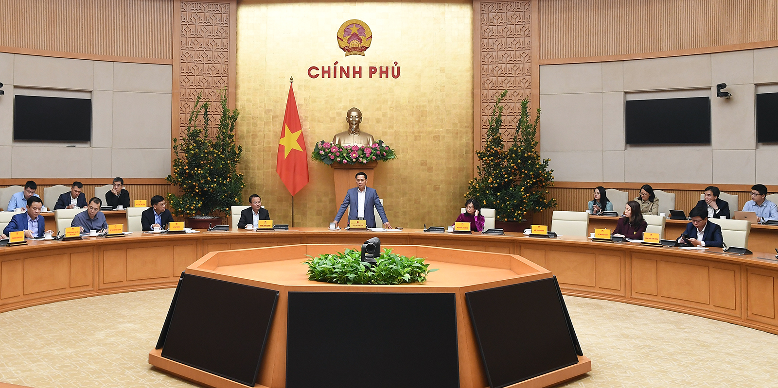 Phó Thủ tướng Bùi Thanh Sơn chủ trì họp Tổ công tác về bảo đảm an ninh năng lượng- Ảnh 1.