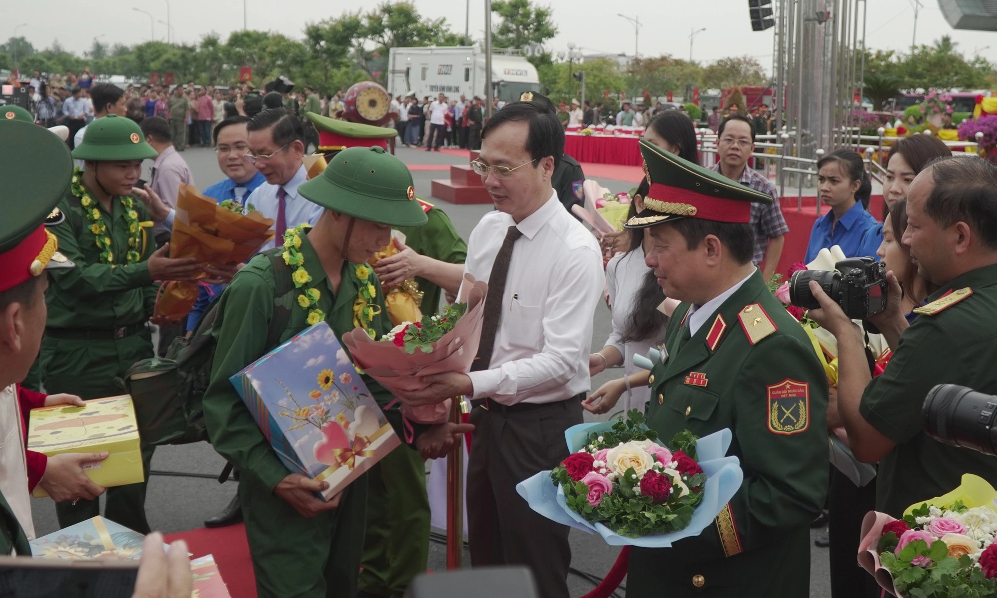 Nô nức 'ngày hội tòng quân' tại các tỉnh Đồng bằng sông Cửu Long- Ảnh 3.