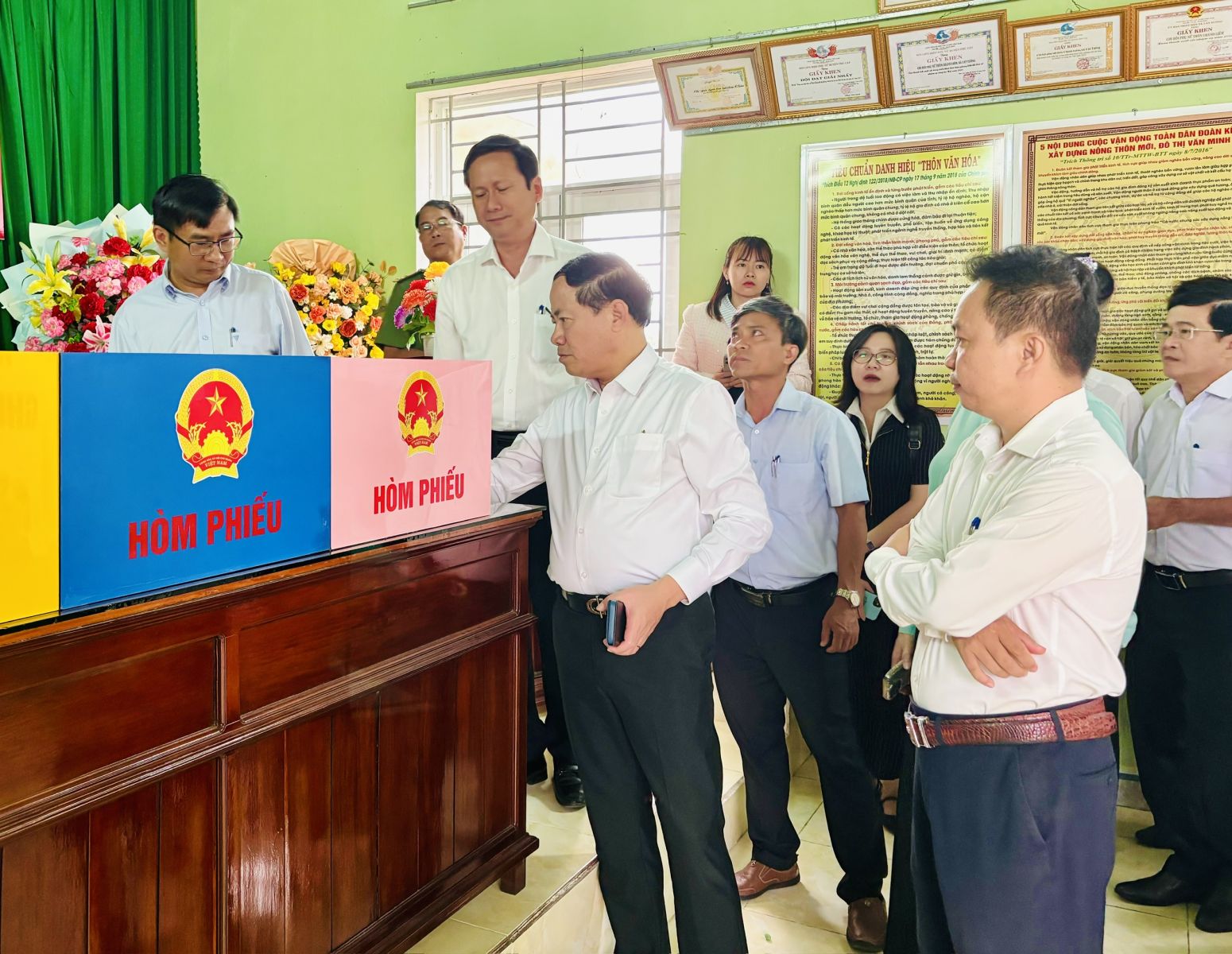 Lãnh đạo tỉnh Gia Lai kiểm tra công tác chuẩn bị bầu cử tại các xã, phường- Ảnh 2.