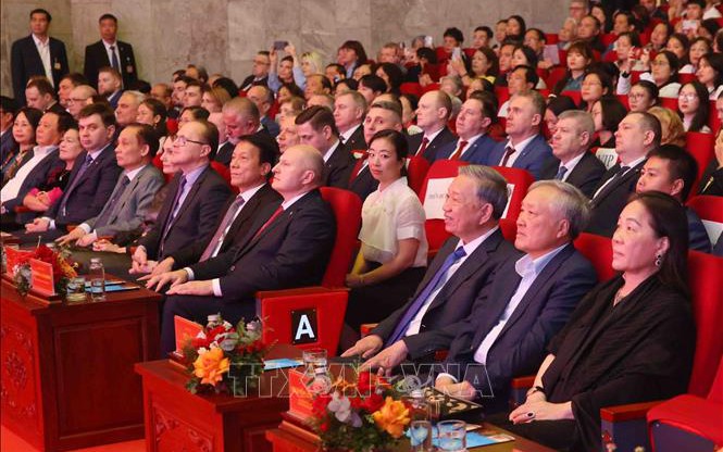 Tổng Bí thư Tô Lâm dự Chương trình giao lưu nghệ thuật 'Tâm hồn Nga trong lòng Việt Nam'