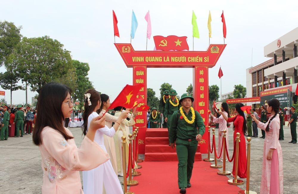 Nô nức 'ngày hội tòng quân' tại các tỉnh Đồng bằng sông Cửu Long- Ảnh 5.