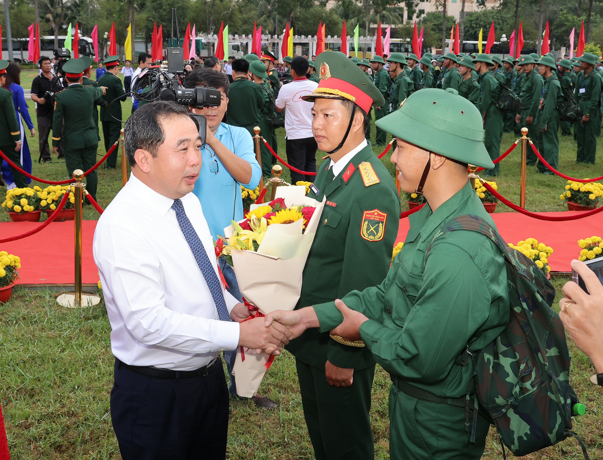 Nô nức 'ngày hội tòng quân' tại các tỉnh Đồng bằng sông Cửu Long- Ảnh 1.