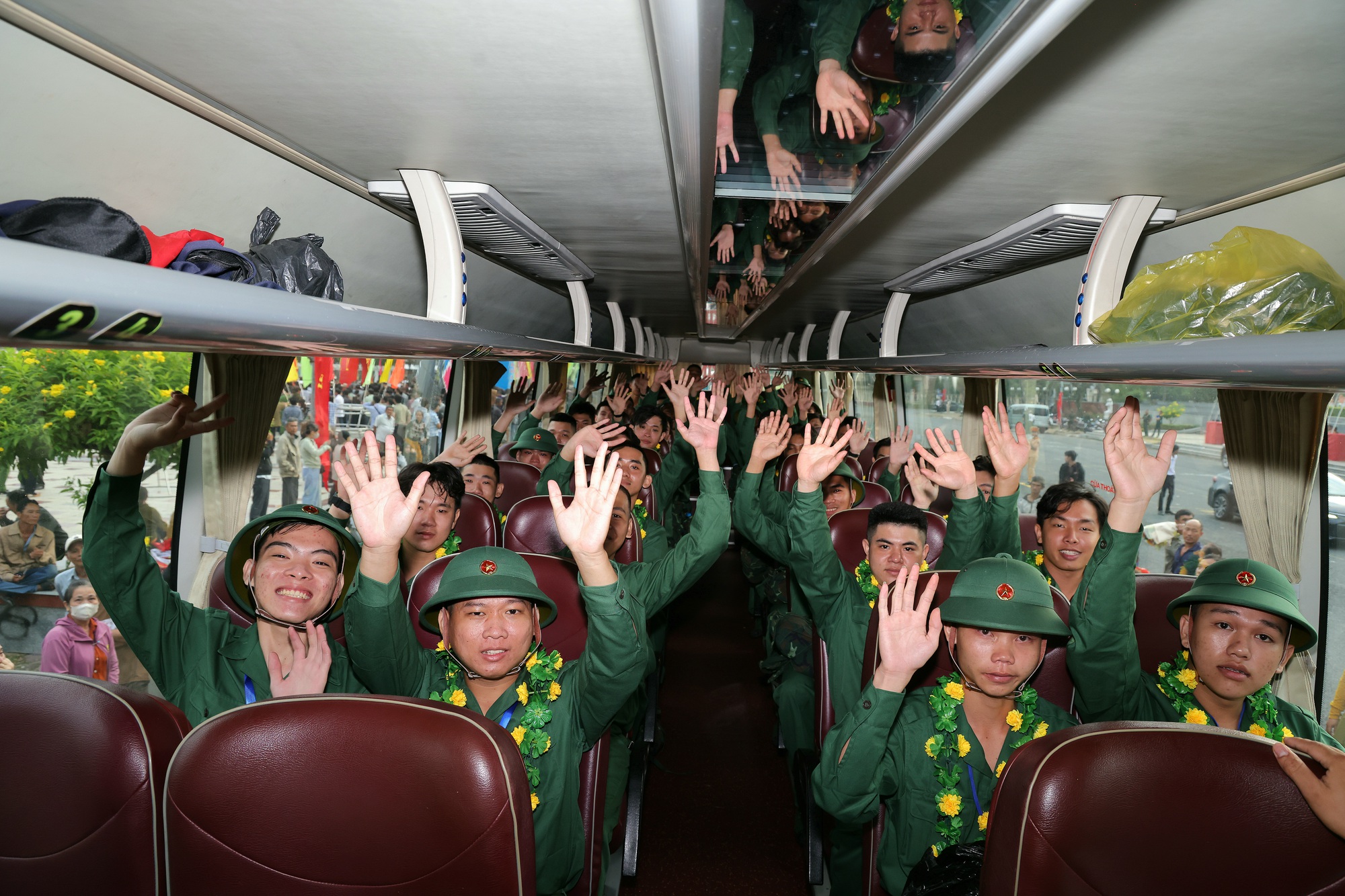 Nô nức 'ngày hội tòng quân' tại các tỉnh Đồng bằng sông Cửu Long- Ảnh 2.