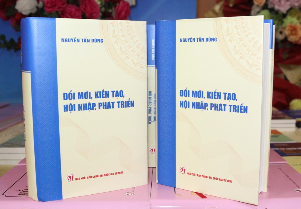Ra mắt sách 'Đổi mới, kiến tạo, hội nhập, phát triển' của nguyên Thủ tướng Nguyễn Tấn Dũng- Ảnh 2. Ra mắt sách 'Đổi mới, kiến tạo, hội nhập, phát triển' của nguyên Thủ tướng Nguyễn Tấn Dũng- Ảnh 2.