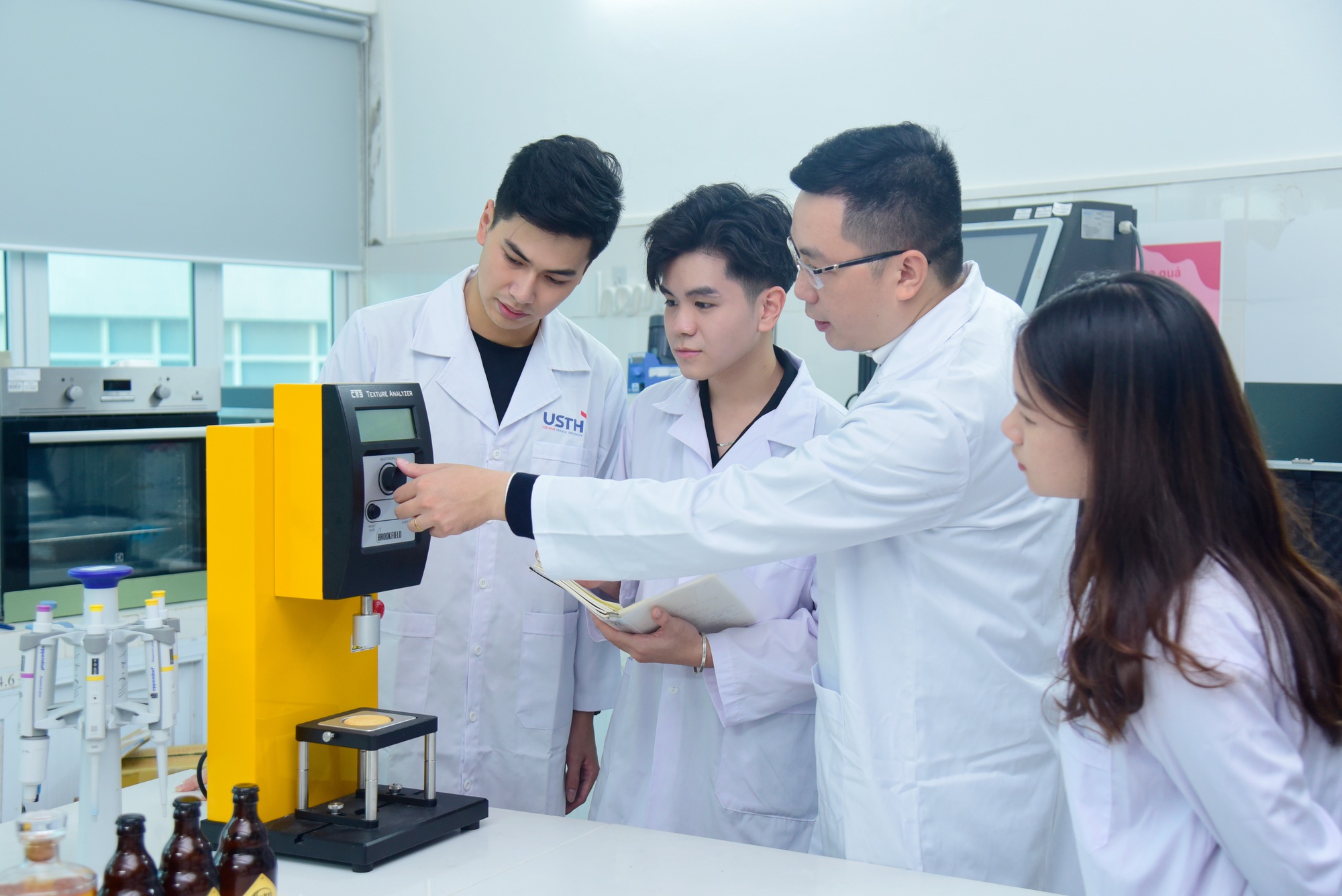 Tăng tốc phát triển nguồn nhân lực cho các lĩnh vực công nghệ then chốt- Ảnh 1. Tăng tốc phát triển nguồn nhân lực cho các lĩnh vực công nghệ then chốt- Ảnh 1.