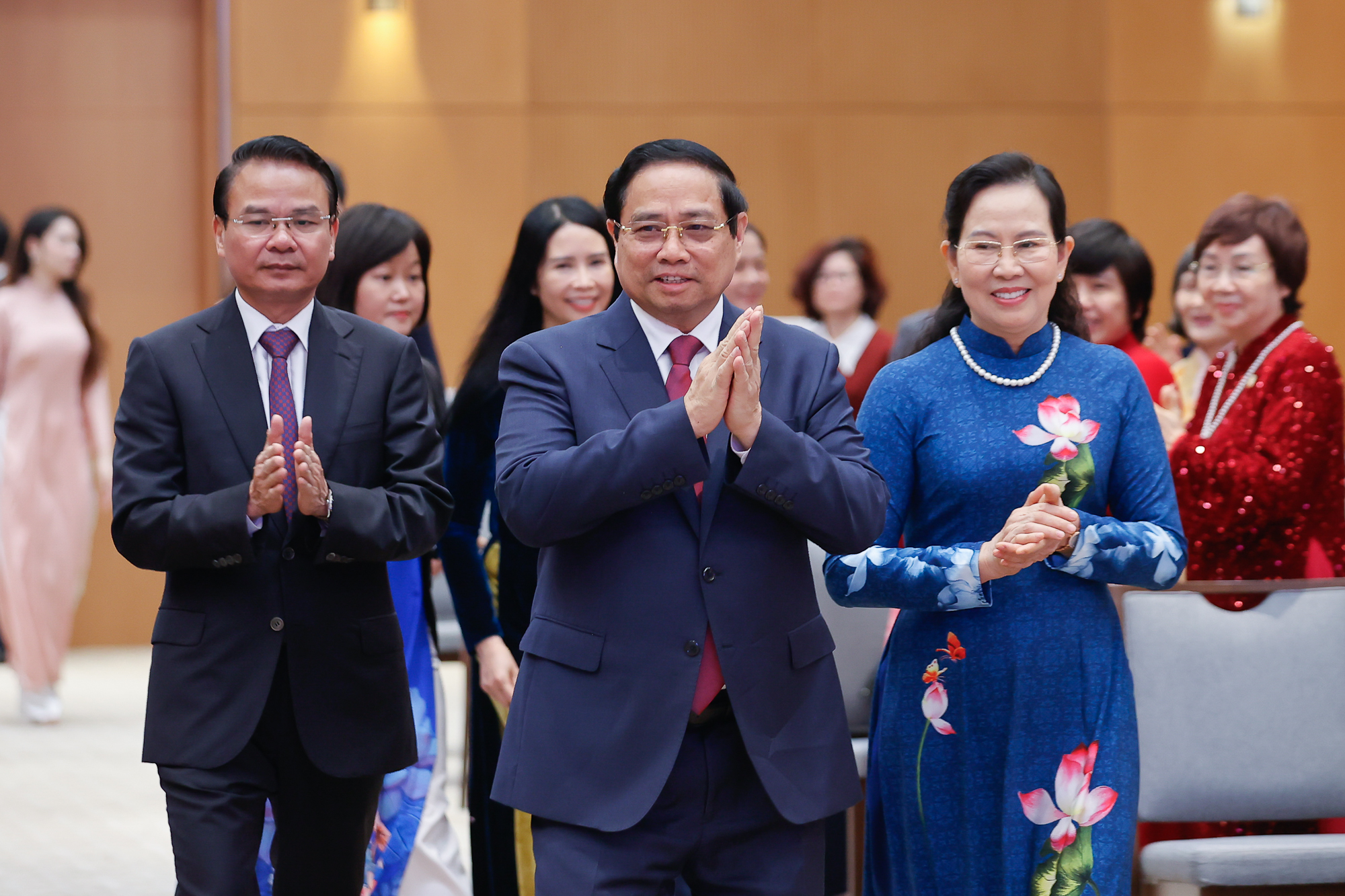 Thủ tướng: Phụ nữ Việt Nam vượt qua chính mình, trở thành lực lượng nòng cốt, nhân tố kiến tạo tiến trình đổi mới và phát triển- Ảnh 1.