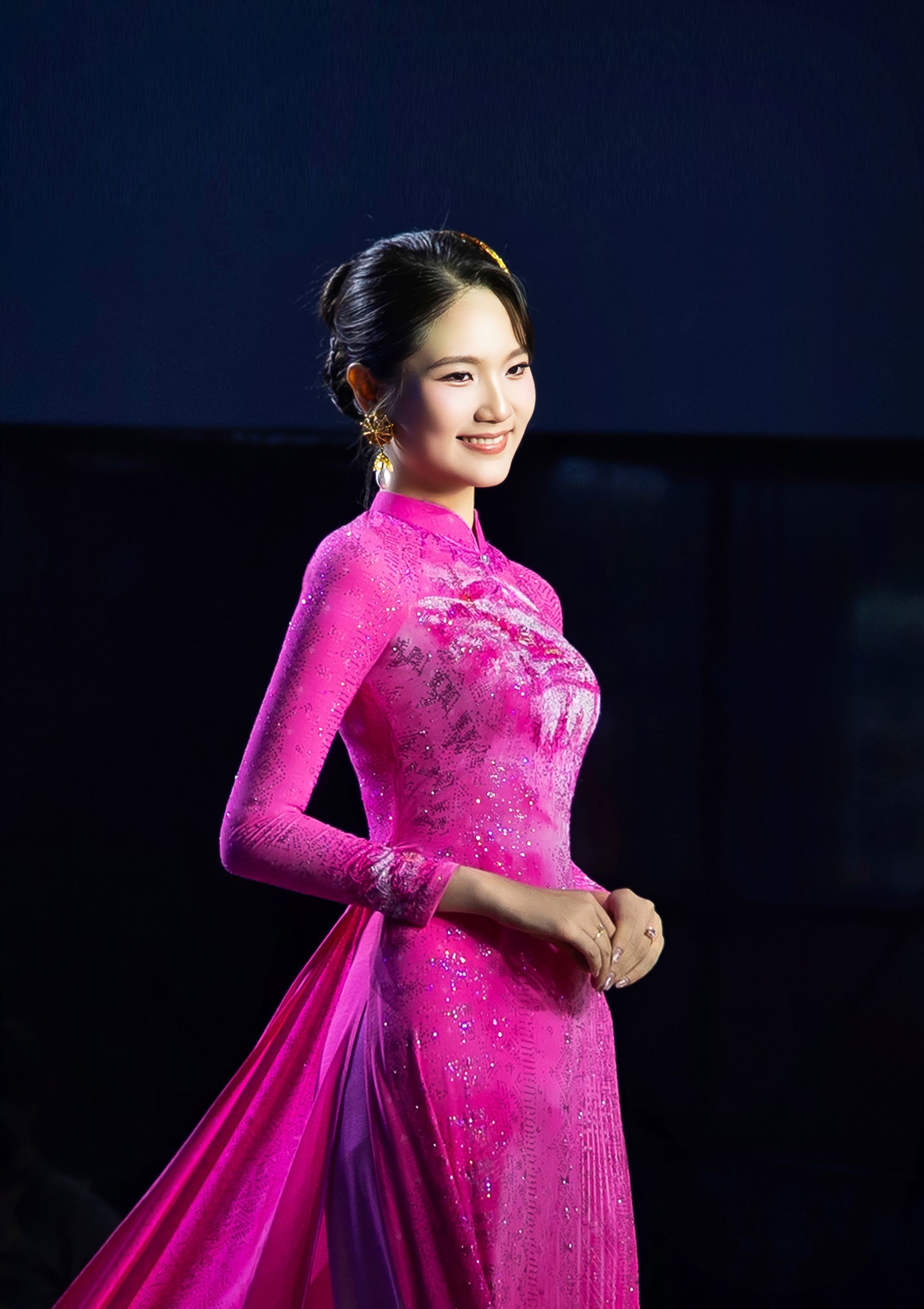 NTK Đỗ Trịnh Hoài Nam đưa nghệ thuật tranh đá quý lên áo dài Việt Nam- Ảnh 3.