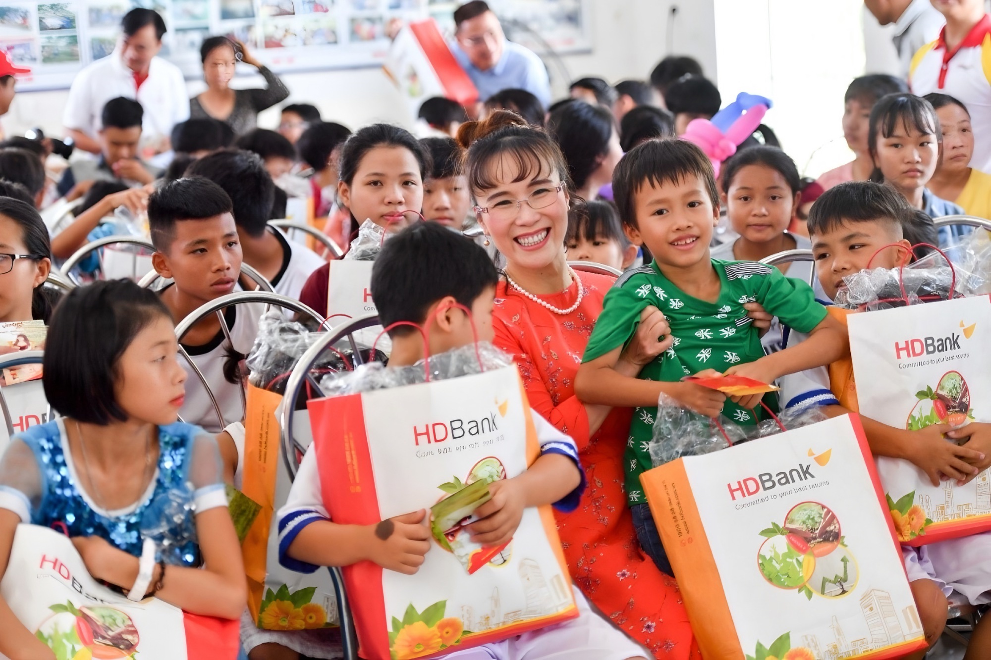 Tiến sĩ Nguyễn Thị Phương Thảo: Hình ảnh phụ nữ Việt Nam dấn thân và khát vọng phụng sự- Ảnh 3. Tiến sĩ Nguyễn Thị Phương Thảo: Hình ảnh phụ nữ Việt Nam dấn thân và khát vọng phụng sự- Ảnh 3.
