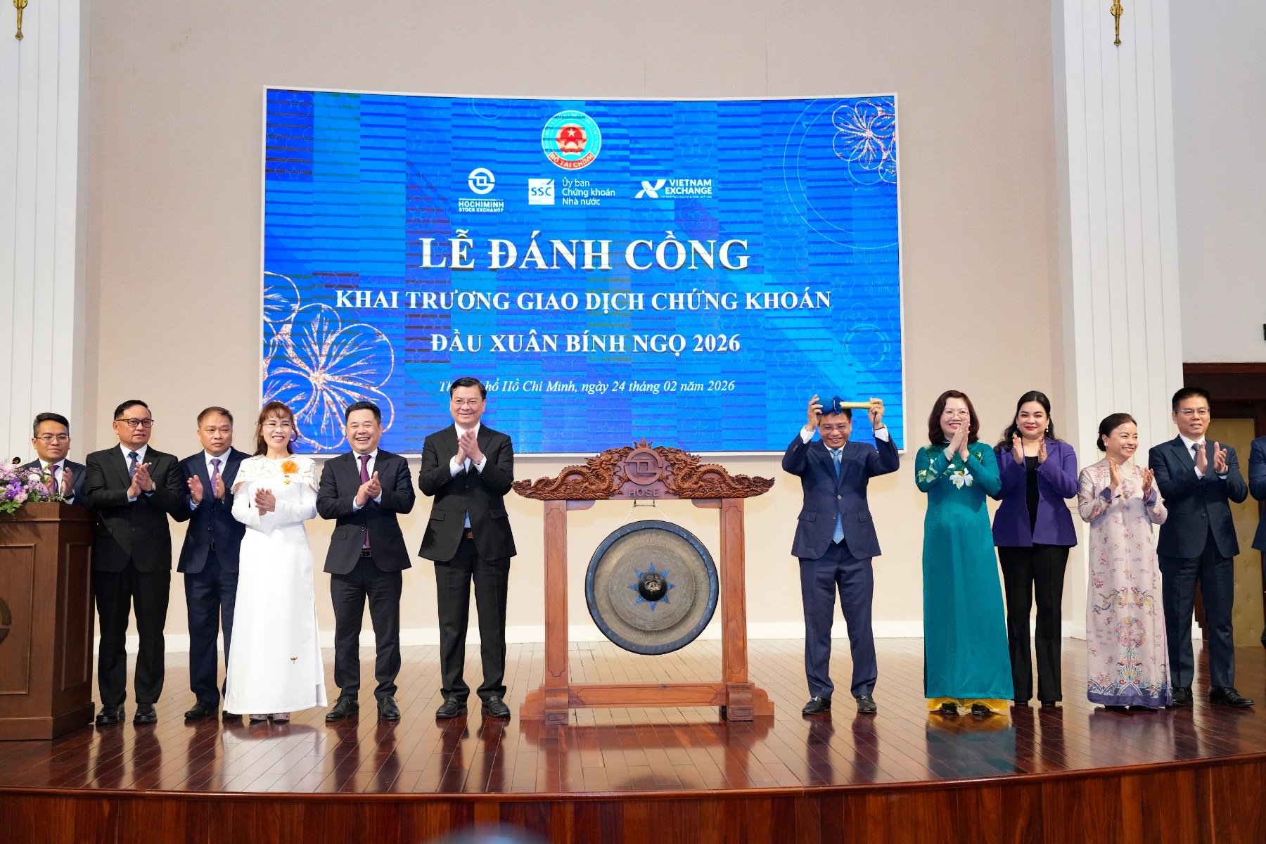 Tiến sĩ Nguyễn Thị Phương Thảo: Hình ảnh phụ nữ Việt Nam dấn thân và khát vọng phụng sự- Ảnh 6. Tiến sĩ Nguyễn Thị Phương Thảo: Hình ảnh phụ nữ Việt Nam dấn thân và khát vọng phụng sự- Ảnh 6.