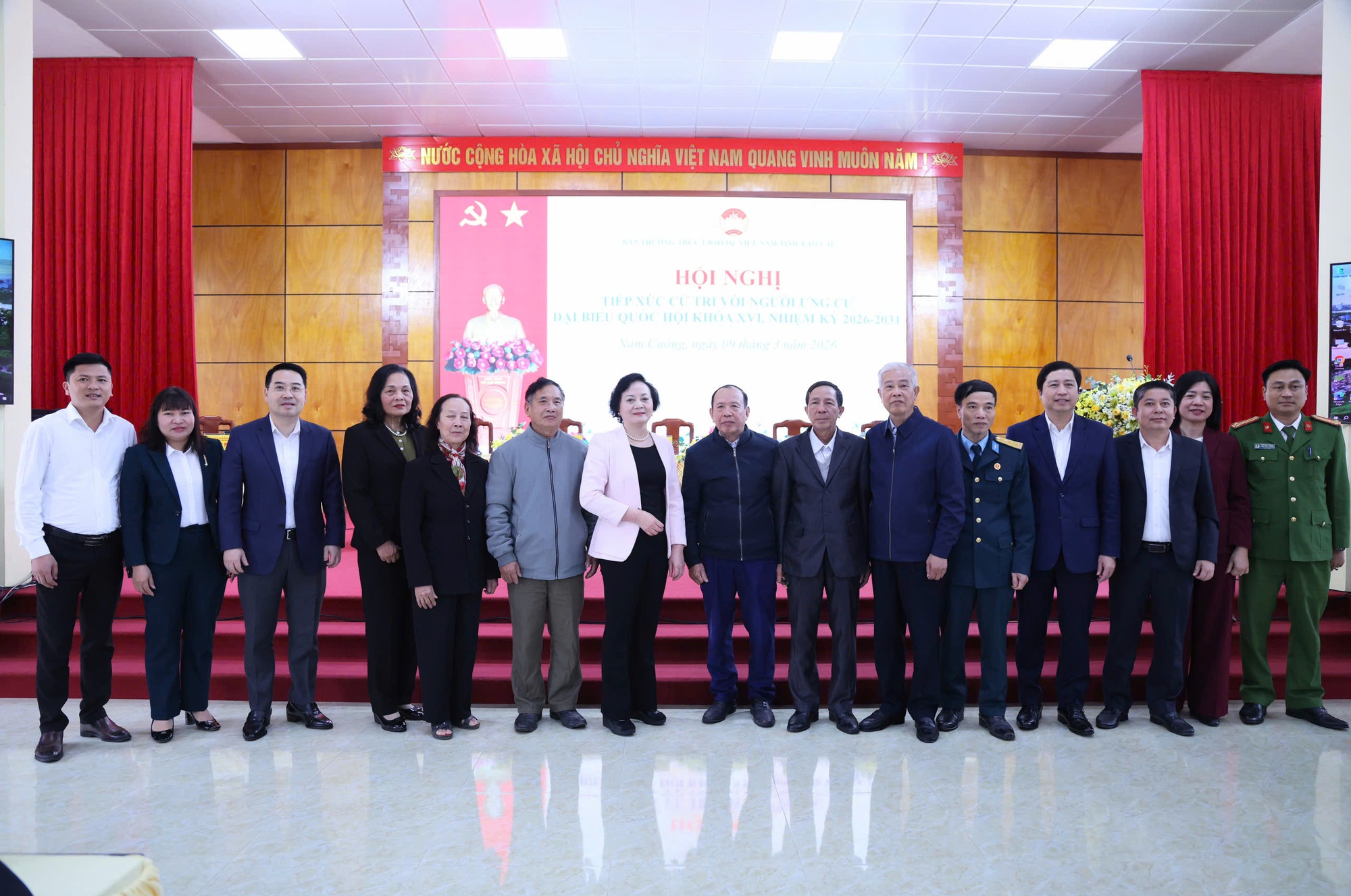 Phó Thủ tướng Phạm Thị Thanh Trà thông tin tới cử tri về lộ trình cải cách tiền lương, cắt giảm thủ tục hành chính- Ảnh 5. Phó Thủ tướng Phạm Thị Thanh Trà thông tin tới cử tri về lộ trình cải cách tiền lương, cắt giảm thủ tục hành chính- Ảnh 5.