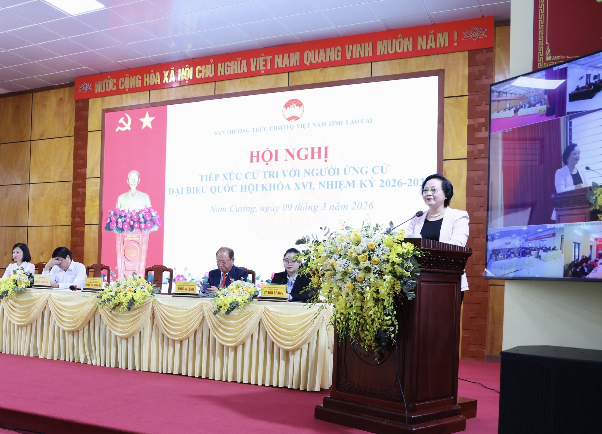 Phó Thủ tướng Phạm Thị Thanh Trà thông tin tới cử tri về lộ trình cải cách tiền lương, cắt giảm thủ tục hành chính- Ảnh 3. Phó Thủ tướng Phạm Thị Thanh Trà thông tin tới cử tri về lộ trình cải cách tiền lương, cắt giảm thủ tục hành chính- Ảnh 3.