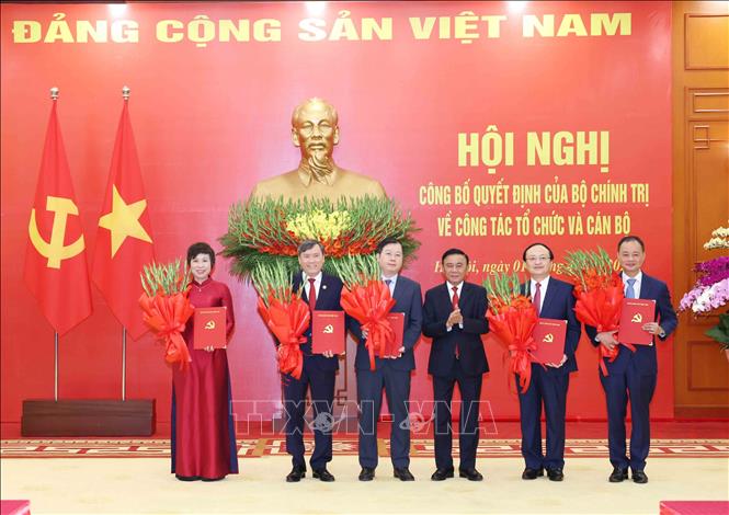 Công bố Quyết định của Bộ Chính trị về công tác tổ chức và cán bộ của 5 cơ quan- Ảnh 1.