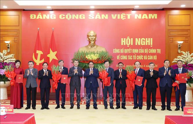 Công bố Quyết định của Bộ Chính trị về công tác tổ chức và cán bộ của 5 cơ quan- Ảnh 2.