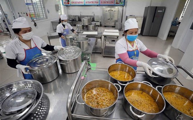 Trách nhiệm khi để thực phẩm bẩn vào các bếp ăn tập thể, trong đó có trường học
