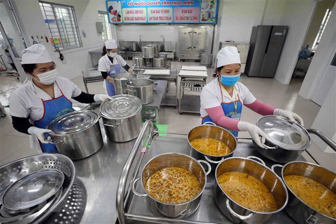 Trách nhiệm khi để thực phẩm bẩn vào các bếp ăn tập thể, trong đó có trường học- Ảnh 1.