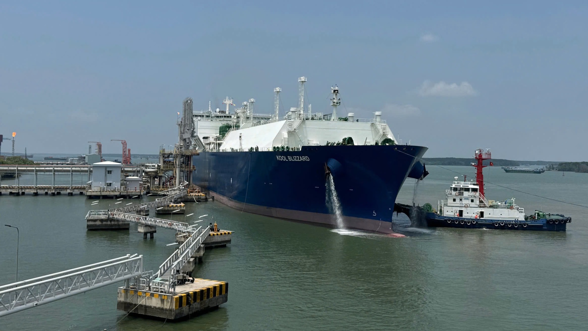 PV GAS nhập khẩu gần 60.000 tấn LNG phục vụ sản xuất điện mùa khô- Ảnh 2. PV GAS nhập khẩu gần 60.000 tấn LNG phục vụ sản xuất điện mùa khô- Ảnh 2.