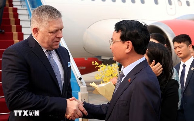 Thủ tướng Cộng hòa Slovakia Robert Fico bắt đầu thăm chính thức Việt Nam