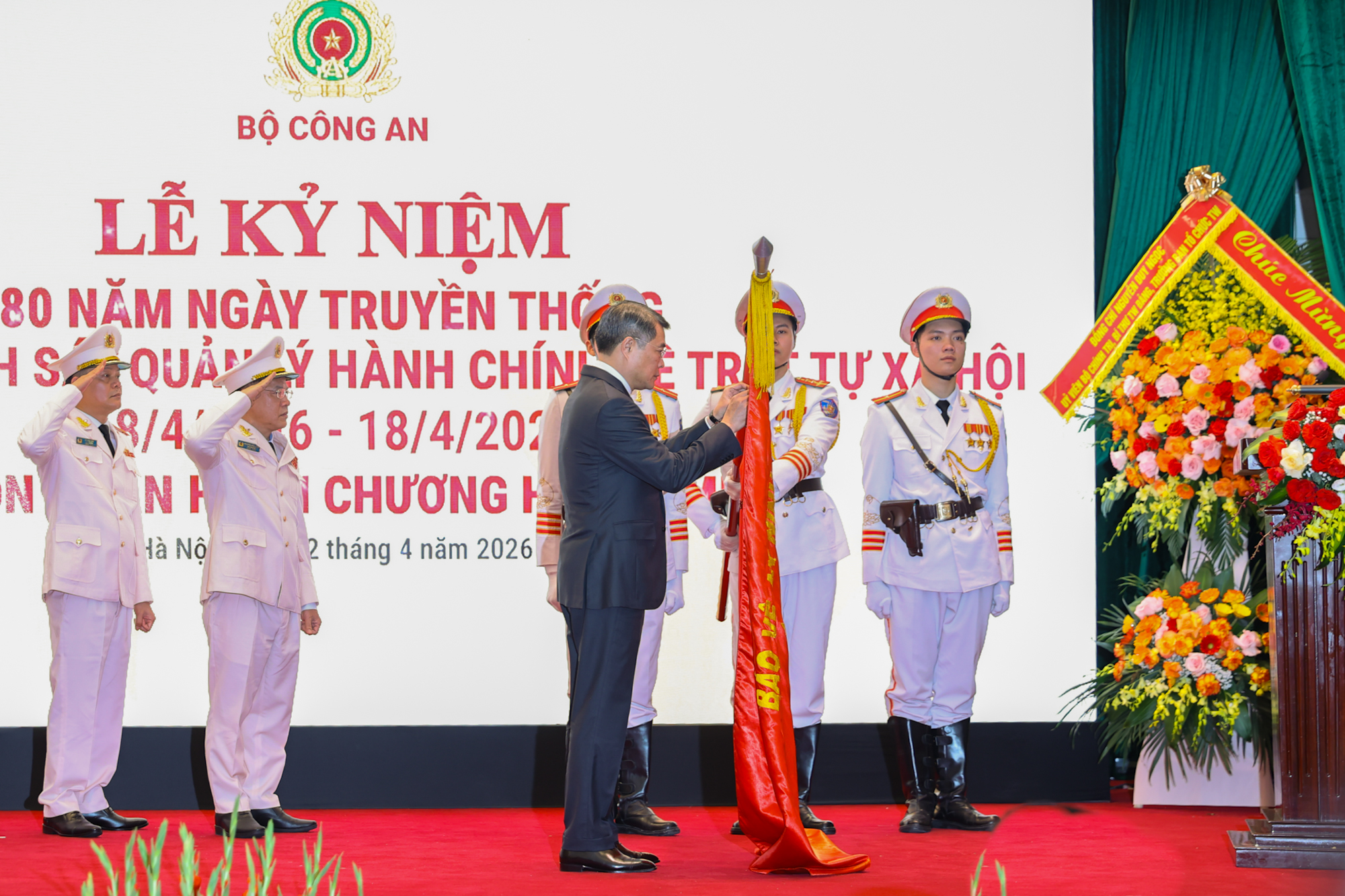 Thủ tướng: Chuyển đổi tư duy quản trị quốc gia hiện đại, lấy hiệu quả phục vụ làm thước đo cao nhất- Ảnh 3. Thủ tướng: Chuyển đổi tư duy quản trị quốc gia hiện đại, lấy hiệu quả phục vụ làm thước đo cao nhất- Ảnh 3.