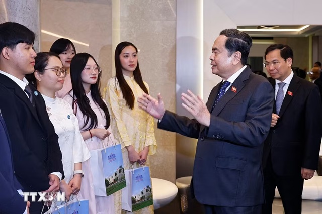 Chủ tịch Quốc hội gặp Hội sinh viên và lưu học sinh tiêu biểu của Việt Nam tại Italy- Ảnh 4. Chủ tịch Quốc hội gặp Hội sinh viên và lưu học sinh tiêu biểu của Việt Nam tại Italy- Ảnh 4.
