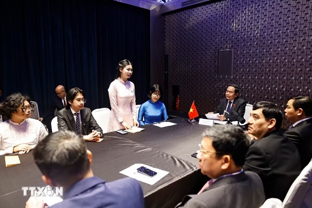 Chủ tịch Quốc hội gặp Hội sinh viên và lưu học sinh tiêu biểu của Việt Nam tại Italy- Ảnh 2. Chủ tịch Quốc hội gặp Hội sinh viên và lưu học sinh tiêu biểu của Việt Nam tại Italy- Ảnh 2.