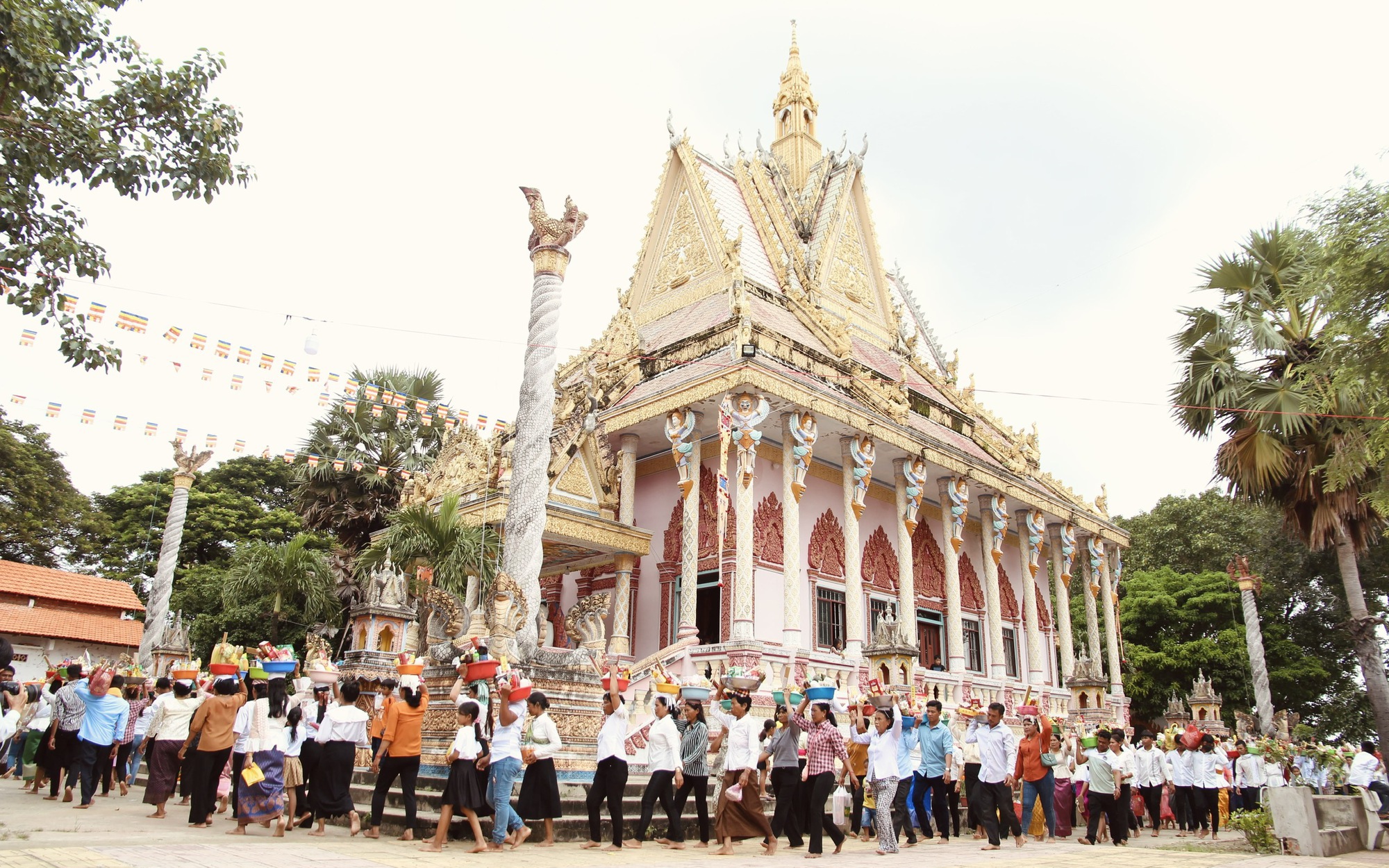 Chung vui Tết Khmer, lan tỏa tinh thần đại đoàn kết